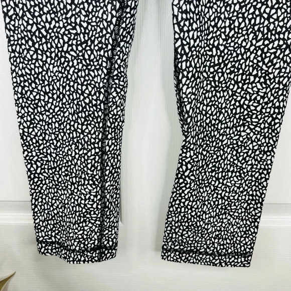 Lululemon Wunder Under Mosaic Pattern High-Rise Crop Leggings Black White Size 8 - Picture 6 of 10